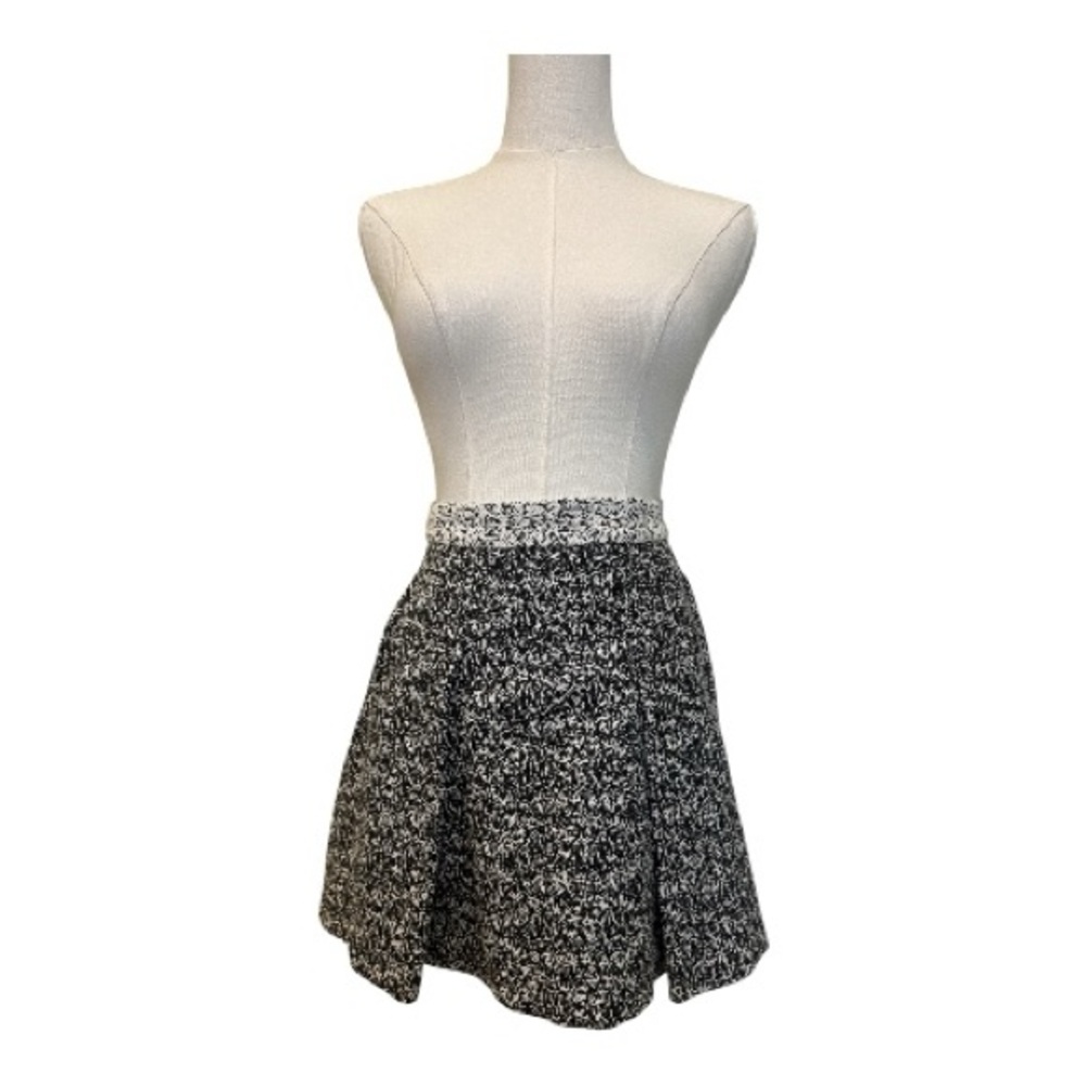 Banana Republic Black & White Textured Flared Silhouette Skirt - Size 4P